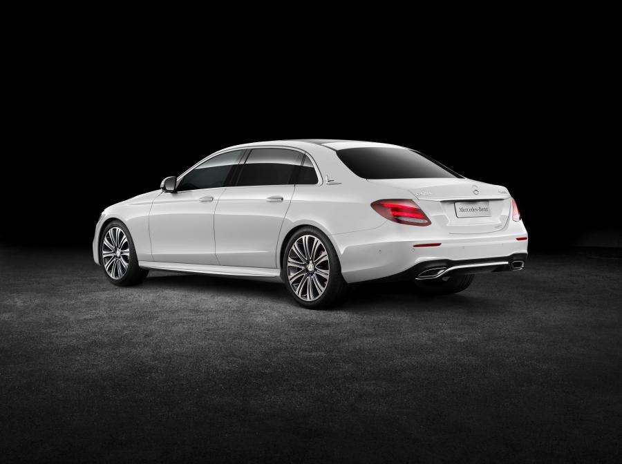  Mercedes-Benz E320 L AMG Line 4Matic 2016 года  (фото 5 из 13)